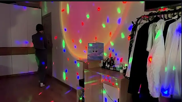 KikiBloomy webcam