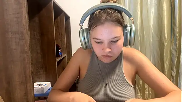HellyRay live cam on StripChat