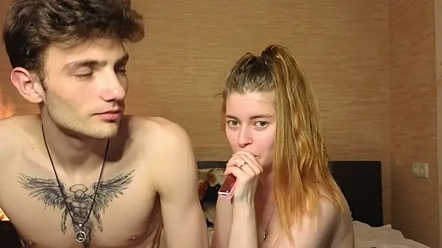 EmiliaCouple live sex cam
