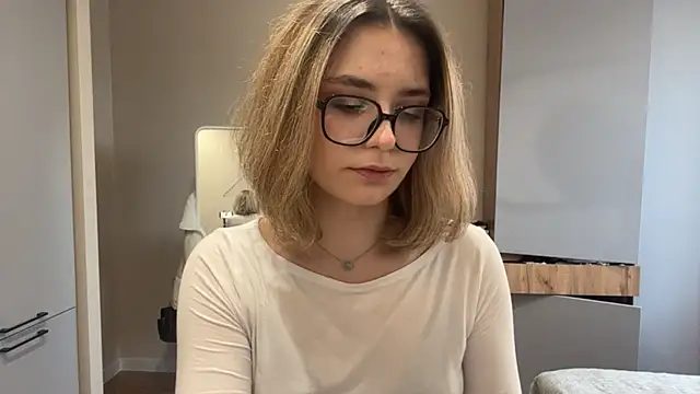 AnnaVelvetFire live cam on StripChat