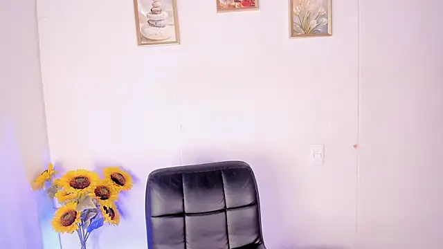 BellaDuval__ webcam