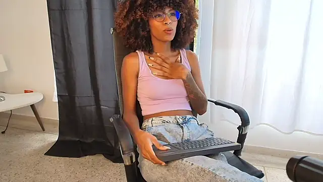 NaomiClay webcam