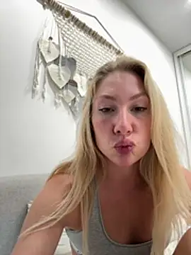 LuisaBecker webcam