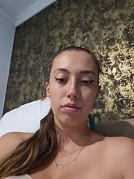 VirginPussySquirt webcam