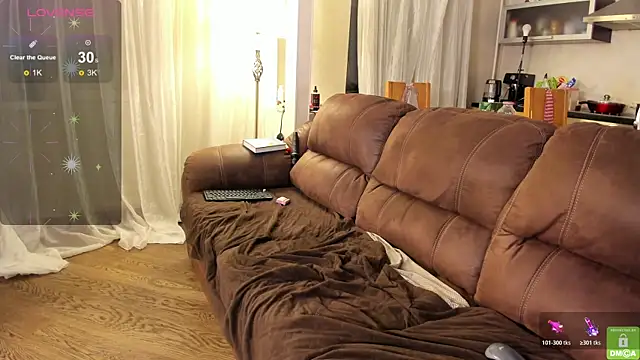 NikkiNSerdron webcam