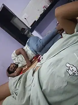 cute_radhikaa webcam