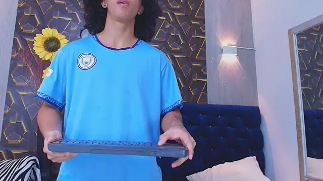 kim_curlyy webcam