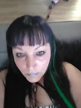 Queenemerald webcam