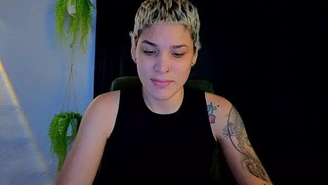Charlee_pink webcam