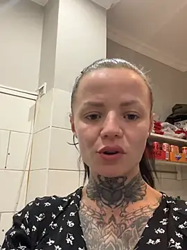 SkinnyLilly webcam