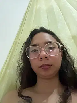 Aliciaa-petite webcam