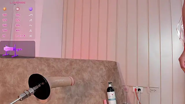 nicki-west webcam