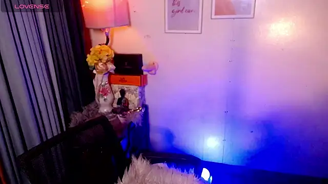 urmidnightcravingsxx webcam