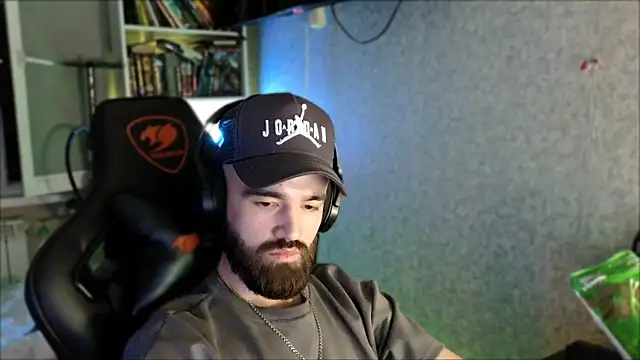 _Serious_Man webcam