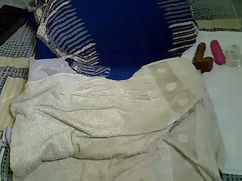 Pearl_petite webcam