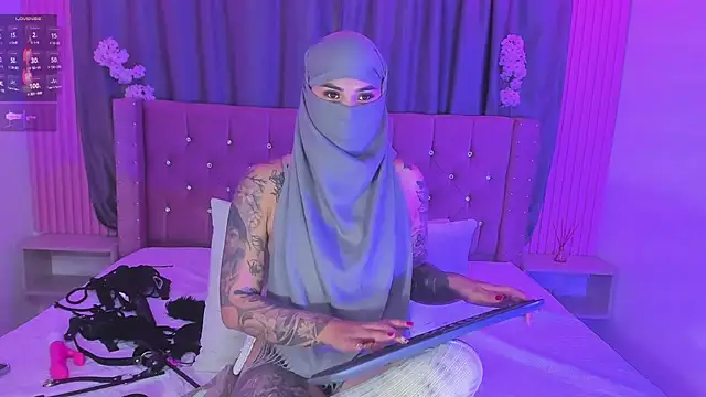 Nayla-Mouna webcam