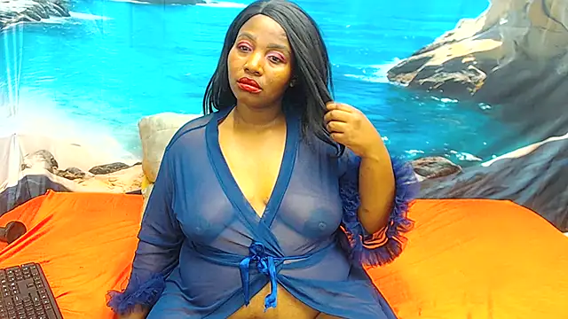 JUICYASSxxx webcam