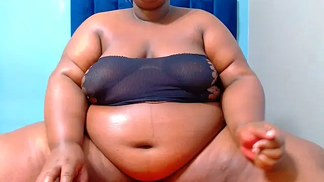 LadyBear2002 webcam