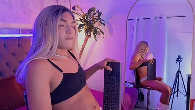 chloe_bronze webcam