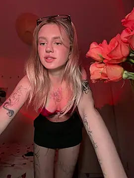 blondiedoll webcam