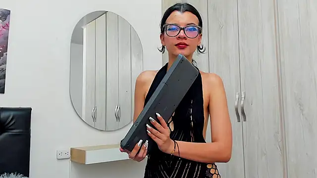 pinky_f00x - Pinky_f00x's free webcam