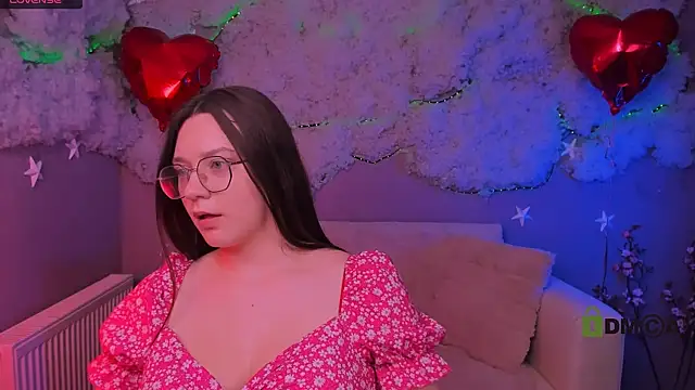 caroline_honeyy webcam