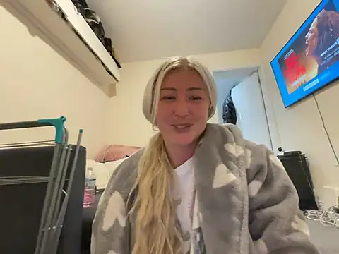 blondeychiaraxo webcam