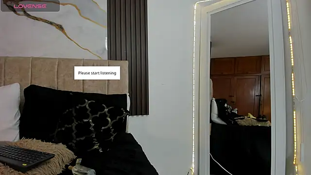 scarlet_fox75 webcam