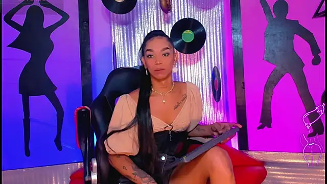 nickyminach_ webcam