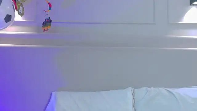 NaomiKlarc webcam