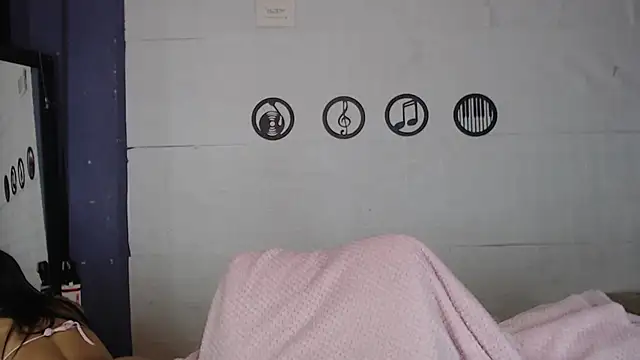 skinny_yizz - Skinny_Yizz's free webcam - UK Sex Cams