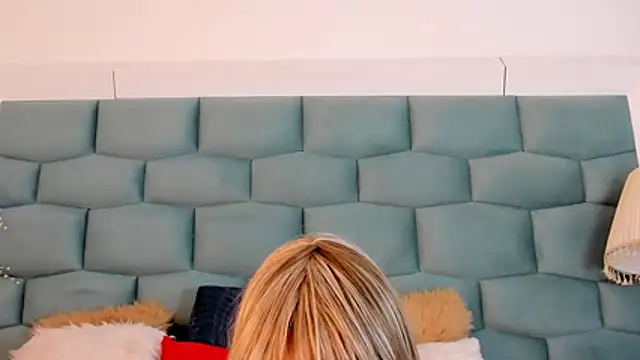 MiaMancini webcam