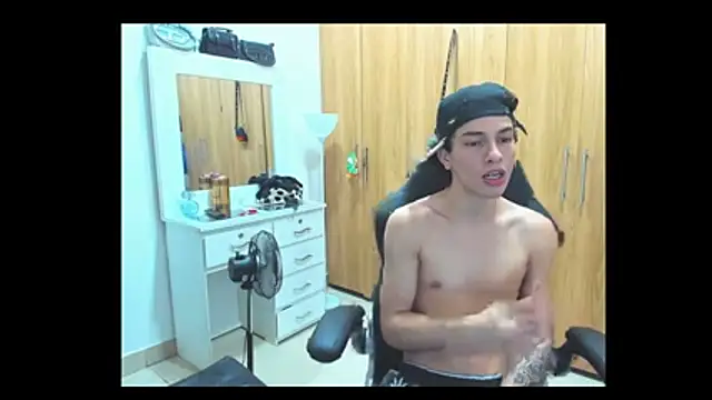 Pride_couple webcam