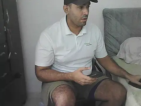 alphalatinobearx webcam
