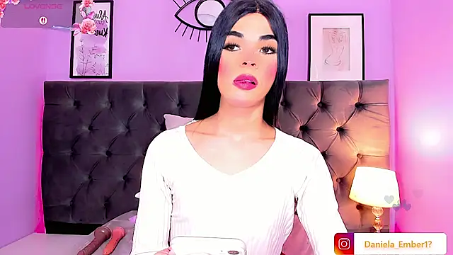 Amira_Ember webcam