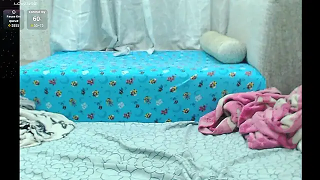 PreettyMiaa webcam