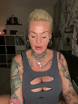InkedMissLaBaehm webcam
