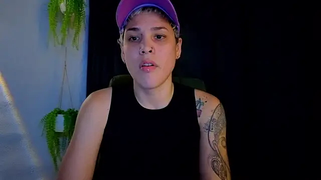 Charlee_pink webcam