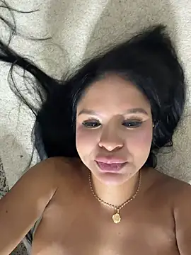 Elara_Luxe webcam