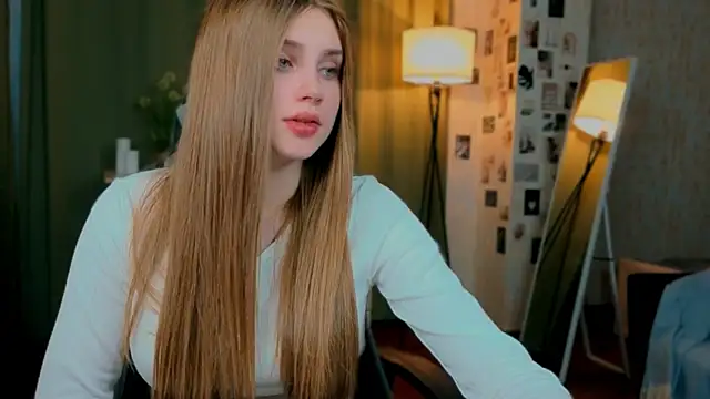 yourbeautyarya webcam