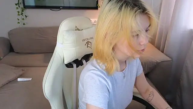 Emily_Miu webcam