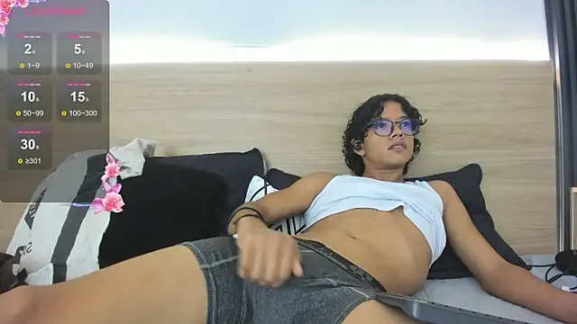 Travis_black_ webcam