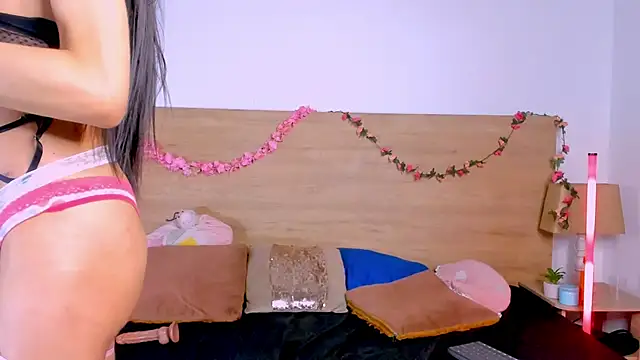 LaraRous webcam