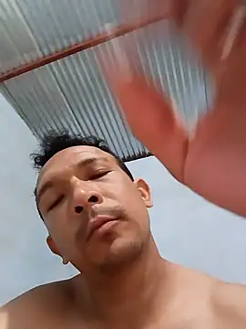 SkinnyLatinaCuckoldCouple