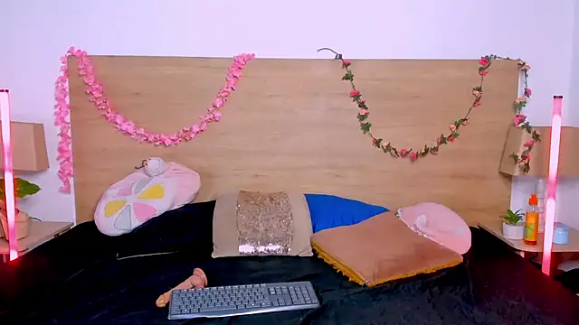 LaraRous webcam