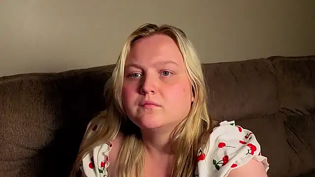 PhatAssBlond webcam