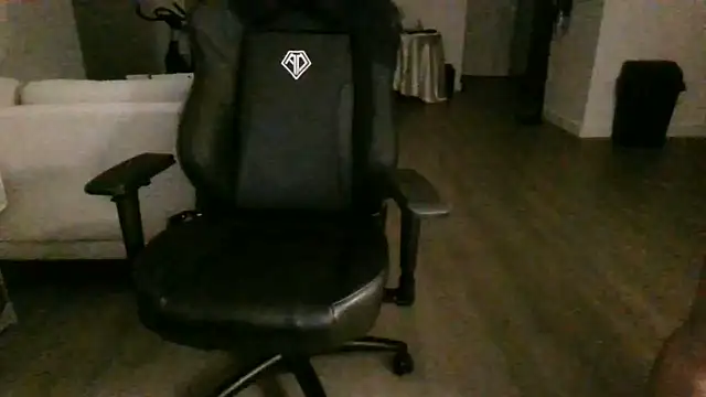CurvyEllaX webcam