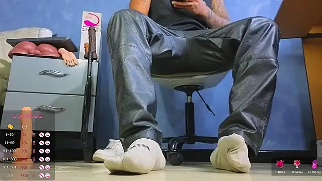 TomLover_12 webcam