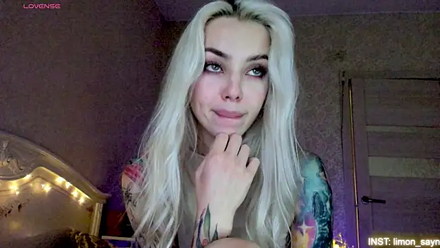 LillyMoure_ webcam