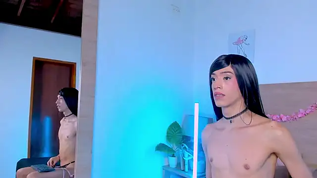 LaraRous webcam
